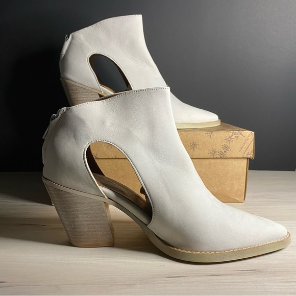 Free People White Ankle Boots - Picture 4 of 16